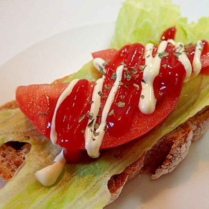 ケチャ/マヨ/バジルで　レタス&トマトフランスパン